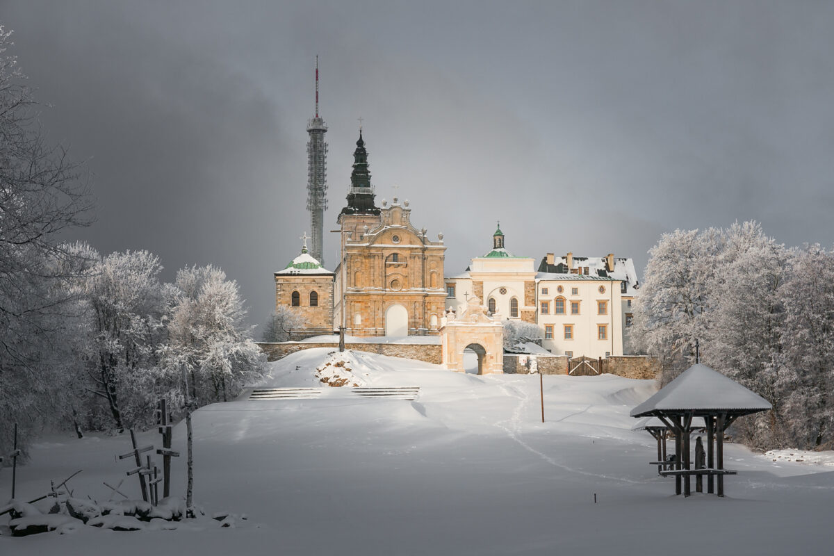 Święty Krzyż, Łysa Góra w zimowej scenerii